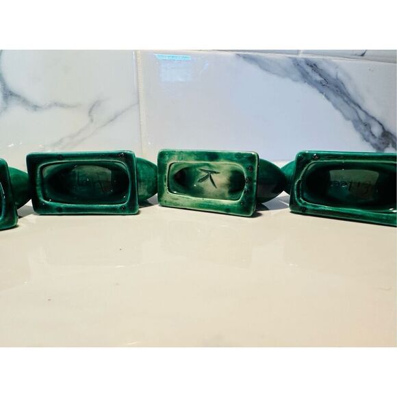 Vintage Set Of 5 Ceramic Green Christmas Tree Napkin Rings Signed - Picture 4 of 5